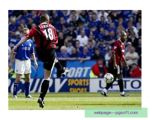 弗林蓬德客场小角度精彩爆射助球队攻破拜仁大门