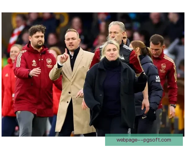 海耶斯荣膺年度最佳女足教练彰显卓越执教实力